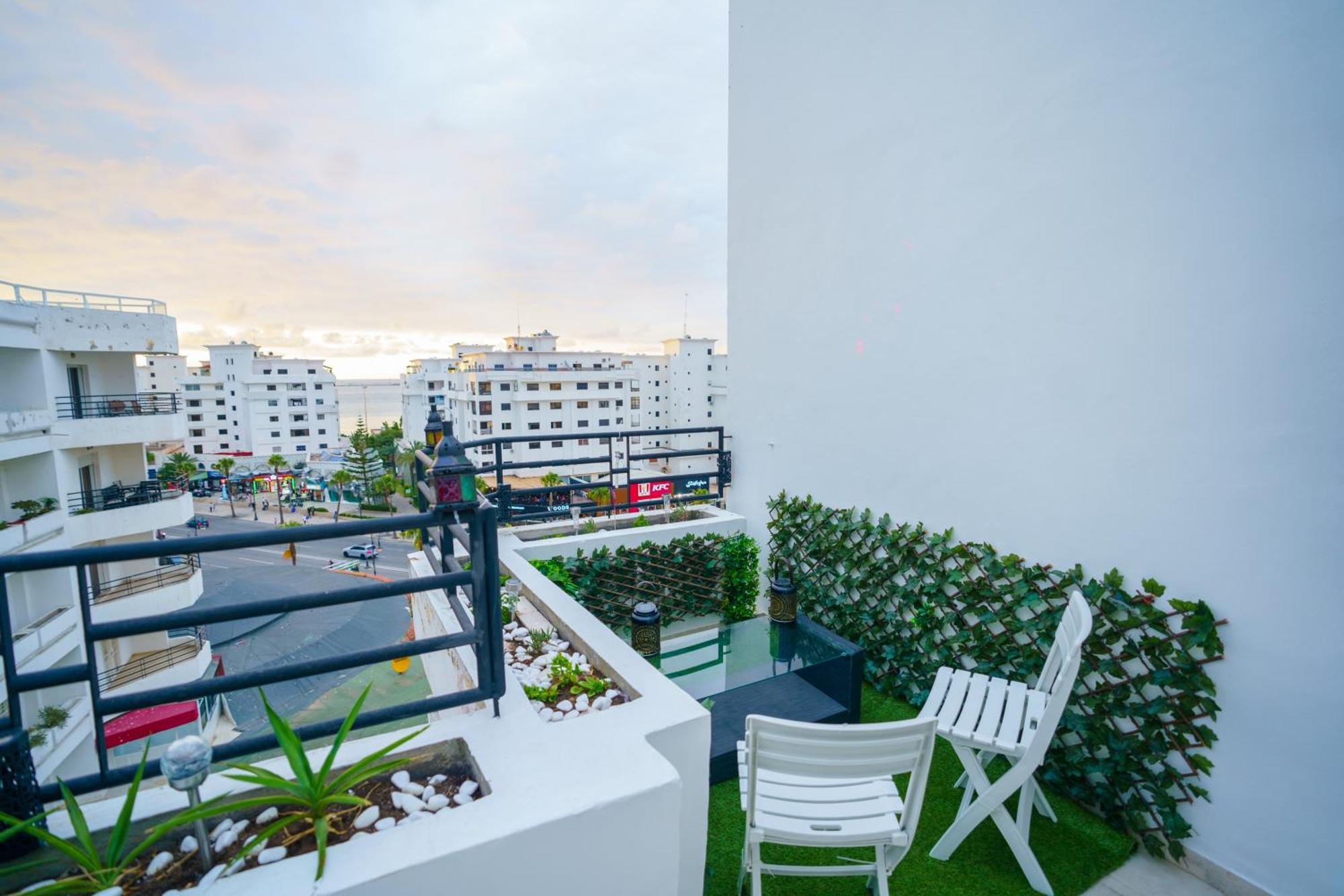 Bright Apartment With Sea View, Few Steps Away From The Tgv Tangier Exterior photo